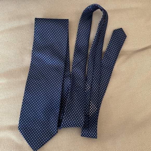 VAN HEUSEN 100% silk neck tie navy blue medium blue silver polka dot pattern - Picture 4 of 11